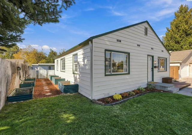 Photo 3 of Sale Pending at 357 Sanford Ave, Richland, WA 99352 | MLS# PAC297070 | Listing updated on 2026-10-21