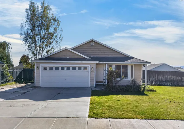 Single family home for sale at 9404 Percheron Dr, Pasco, WA 99301 | MLS# PAC297075