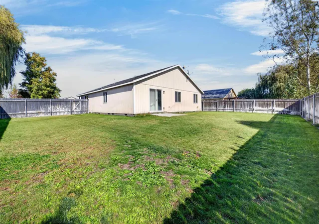 Photo 3 of Single family home for sale at 9404 Percheron Dr, Pasco, WA 99301 | MLS# PAC297075 | Listing updated on 2026-10-16