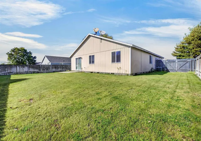 Photo 4 of Single family home for sale at 9404 Percheron Dr, Pasco, WA 99301 | MLS# PAC297075 | Listing updated on 2026-10-16
