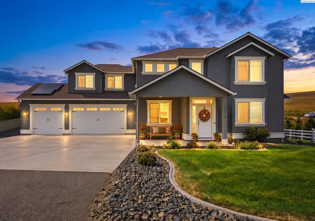 Single family home for sale at 15014 Grandview Ln, Kennewick, WA 99338 | MLS# PAC297076