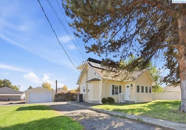Photo 1 of Sale Pending at 2103 S Washington St, Kennewick, WA 99337 | MLS# PAC297078 | Listing updated on 2026-10-21