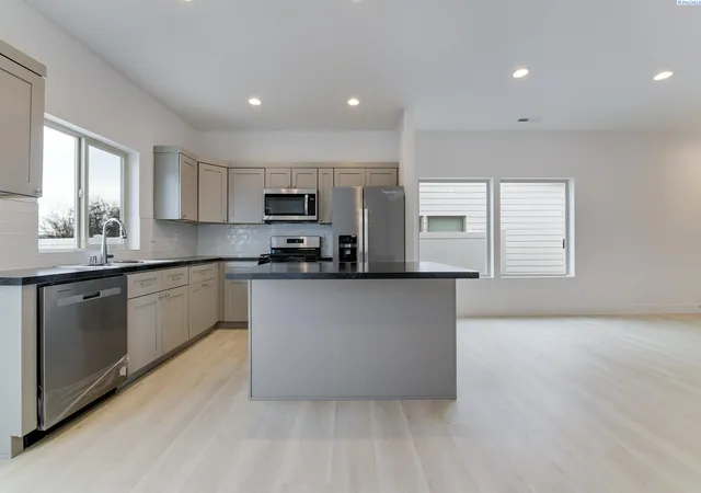 Photo 4 of Sale Pending at 6706 Dradie Pl, Pasco, WA 99301 | MLS# PAC297081 | Listing updated on 2026-10-21
