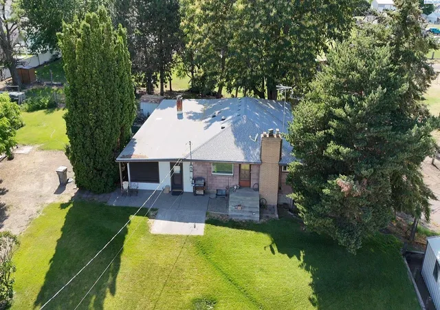 Single family home for sale at 302 E 23rd Avenue, Kennewick, WA 99337 | MLS# PAC297090