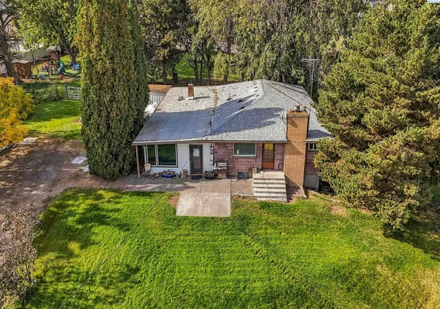 Single family home for sale at 302 E 23rd Avenue, Kennewick, WA 99337 | MLS# PAC297090