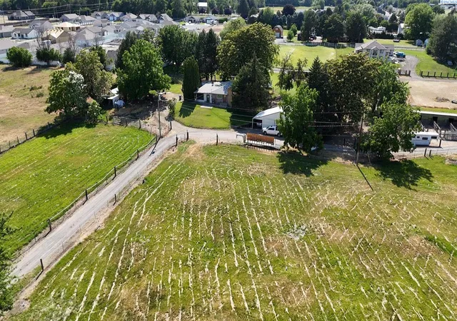 Photo 3 of Single family home for sale at 302 E 23rd Avenue, Kennewick, WA 99337 | MLS# PAC297090 | Listing updated on 2026-10-20