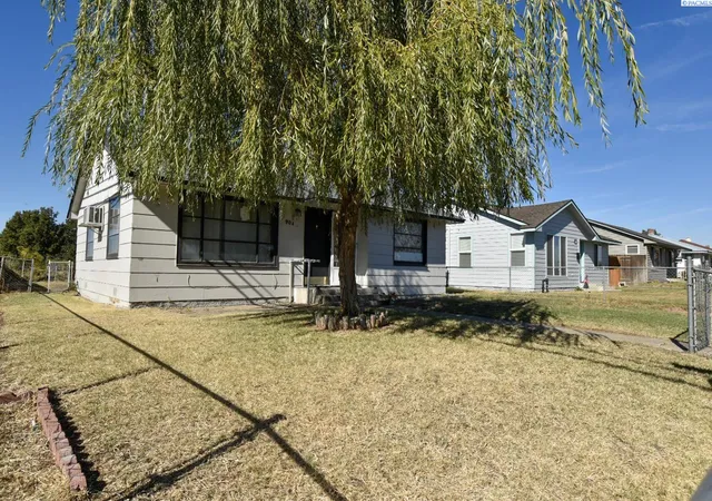 Photo 2 of Single family home for sale at 904 N 15th Avenue, Pasco, WA 99301 | MLS# PAC297091 | Listing updated on 2026-10-23