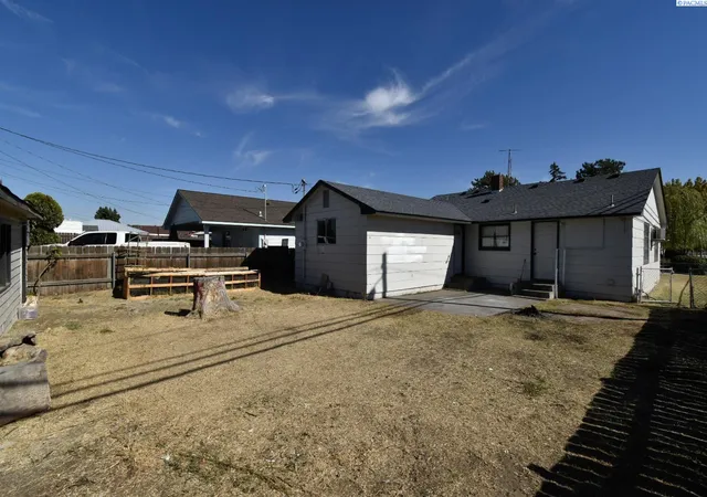 Photo 3 of Single family home for sale at 904 N 15th Avenue, Pasco, WA 99301 | MLS# PAC297091 | Listing updated on 2026-10-23