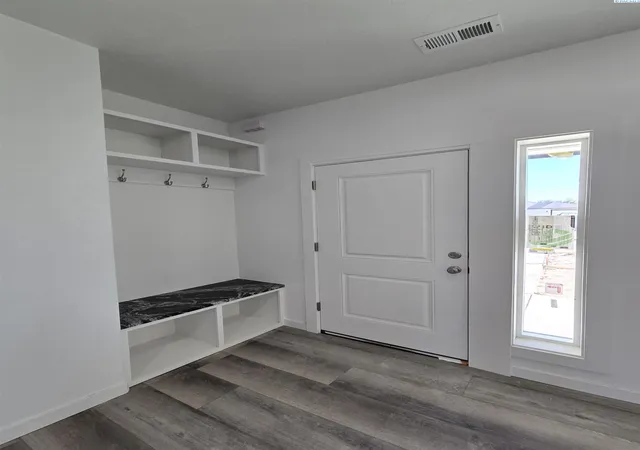 Photo 2 of Single family home for sale at 2134 S Elm Pl, Kennewick, WA 99337 | MLS# PAC297098 | Listing updated on 2026-10-16