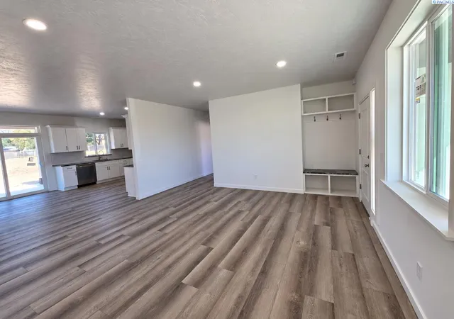 Photo 3 of Single family home for sale at 2134 S Elm Pl, Kennewick, WA 99337 | MLS# PAC297098 | Listing updated on 2026-10-16
