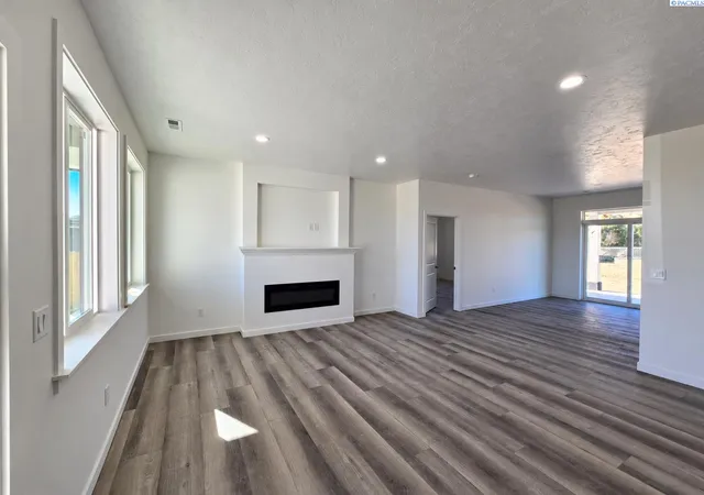 Photo 4 of Single family home for sale at 2134 S Elm Pl, Kennewick, WA 99337 | MLS# PAC297098 | Listing updated on 2026-10-16