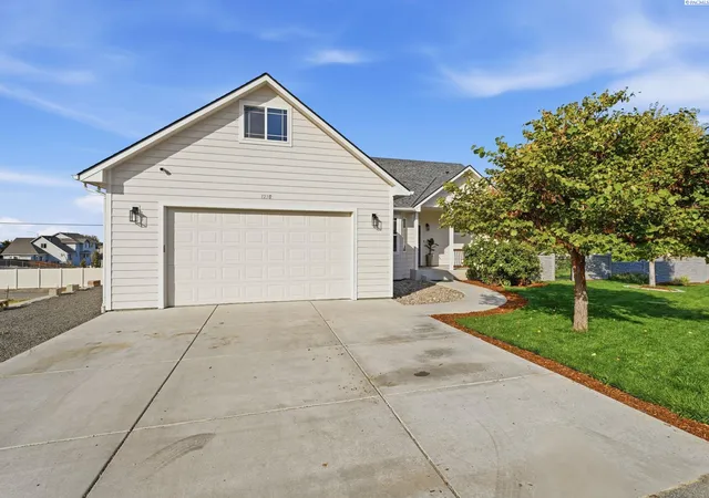 Photo 2 of Single family home for sale at 1210 Gage Blvd, Richland, WA 99352 | MLS# PAC297109 | Listing updated on 2026-10-17