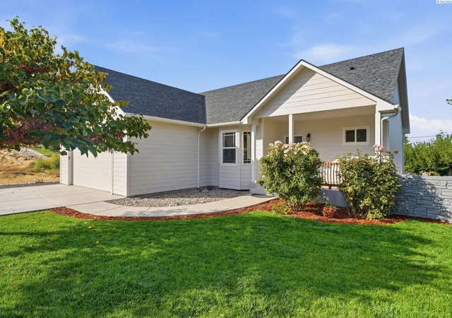 Photo 3 of Single family home for sale at 1210 Gage Blvd, Richland, WA 99352 | MLS# PAC297109 | Listing updated on 2026-10-17