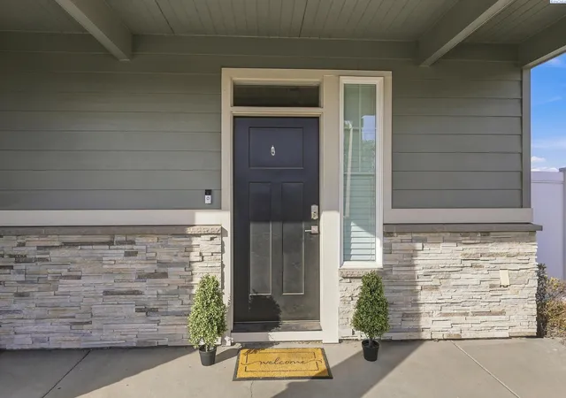 Photo 3 of Single family home for sale at 303 Jade Ave, Grandview, WA 98930 | MLS# PAC297112 | Listing updated on 2026-10-17