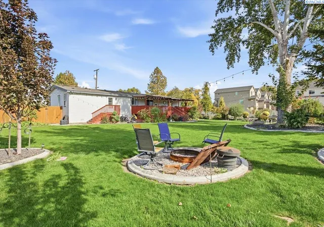 Manufactured home for sale at 515 Carol Ave, Benton City, WA 99320 | MLS# PAC297117