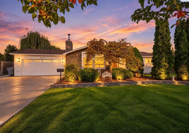 Photo 1 of Single family home for sale at 1827 Mcmurray Ave, Richland, WA 99354 | MLS# PAC297118 | Listing updated on 2026-10-15