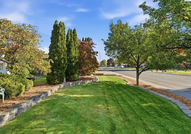 Photo 4 of Single family home for sale at 1827 Mcmurray Ave, Richland, WA 99354 | MLS# PAC297118 | Listing updated on 2026-10-15