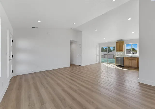 Photo 3 of Single family home for sale at 10112 Sunset Trl, Pasco, WA 99301 | MLS# PAC297119 | Listing updated on 2026-10-23