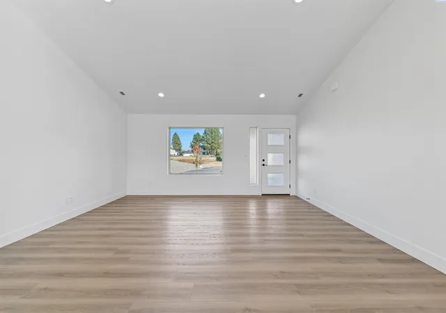 Photo 4 of Single family home for sale at 10112 Sunset Trl, Pasco, WA 99301 | MLS# PAC297119 | Listing updated on 2026-10-23