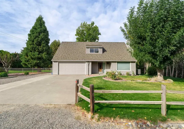 Single family home for sale at 908 S Wilson Ct, Kennewick, WA 99336 | MLS# PAC297123