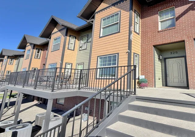 Photo 2 of Townhouse for sale at 325 Columbia Point Dr, Richland, WA 99352 | MLS# PAC297124 | Listing updated on 2026-10-23