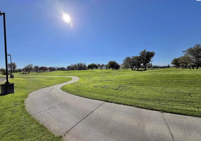 Photo 3 of Townhouse for sale at 325 Columbia Point Dr, Richland, WA 99352 | MLS# PAC297124 | Listing updated on 2026-10-23