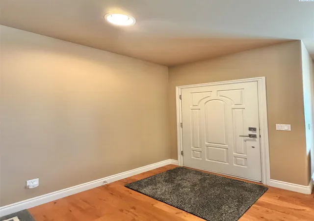 Photo 3 of Townhouse for sale at 325 Columbia Point Dr, Richland, WA 99352 | MLS# PAC297124 | Listing updated on 2026-10-23