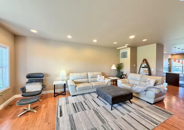 Photo 4 of Townhouse for sale at 325 Columbia Point Dr, Richland, WA 99352 | MLS# PAC297124 | Listing updated on 2026-10-23