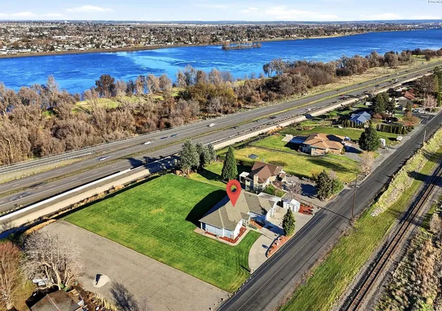 Photo 2 of Single family home for sale at 5016 W & Kna Yellowstone Ave, Kennewick, WA 99336 | MLS# PAC297126 | Listing updated on 2026-10-22