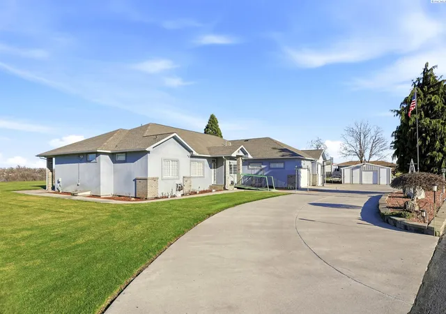 Photo 3 of Single family home for sale at 5016 W & Kna Yellowstone Ave, Kennewick, WA 99336 | MLS# PAC297126 | Listing updated on 2026-10-22