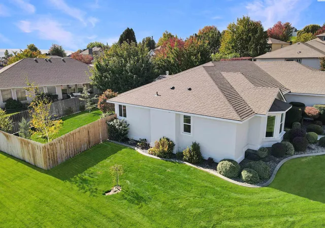 Photo 3 of Sale Pending at 227 Bear Dr, Richland, WA 99352 | MLS# PAC297128 | Listing updated on 2026-10-21