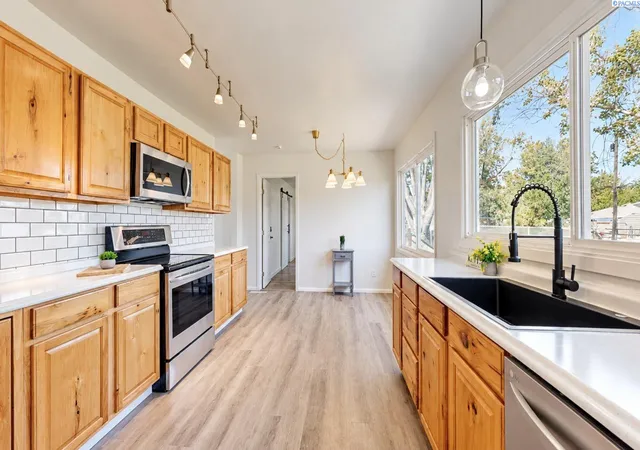 Photo 4 of Single family home for sale at 509 S Johnson St, Kennewick, WA 99336 | MLS# PAC297130 | Listing updated on 2026-10-16