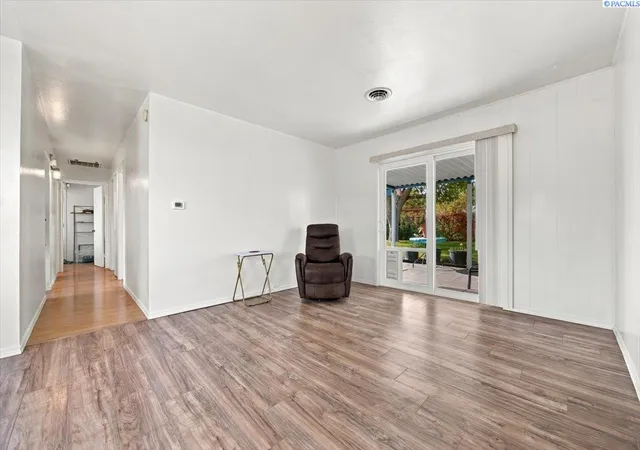 Photo 4 of Single family home for sale at 2306 Dallas St, Richland, WA 99352 | MLS# PAC297132 | Listing updated on 2026-10-16