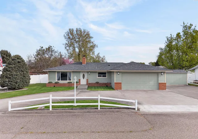 Photo 2 of Single family home for sale at 4313 W Agate St, Pasco, WA 99301 | MLS# PAC297135 | Listing updated on 2026-10-21