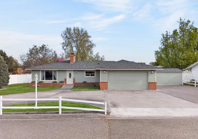 Photo 3 of Single family home for sale at 4313 W Agate St, Pasco, WA 99301 | MLS# PAC297135 | Listing updated on 2026-10-21