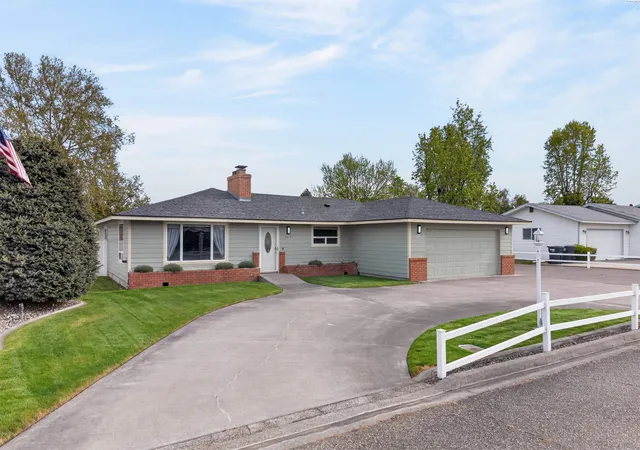Photo 3 of Single family home for sale at 4313 W Agate St, Pasco, WA 99301 | MLS# PAC297135 | Listing updated on 2026-10-21