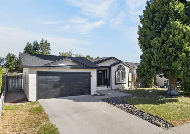 Photo 2 of Manufactured home for sale at 611 N Waldemar Ave, Pasco, WA 99301 | MLS# PAC297138 | Listing updated on 2026-10-23