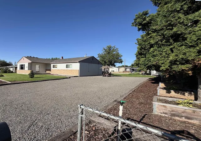 Photo 1 of Single family home for sale at 1044 Sadie St, Prosser, WA 99350 | MLS# PAC297140 | Listing updated on 2026-10-14