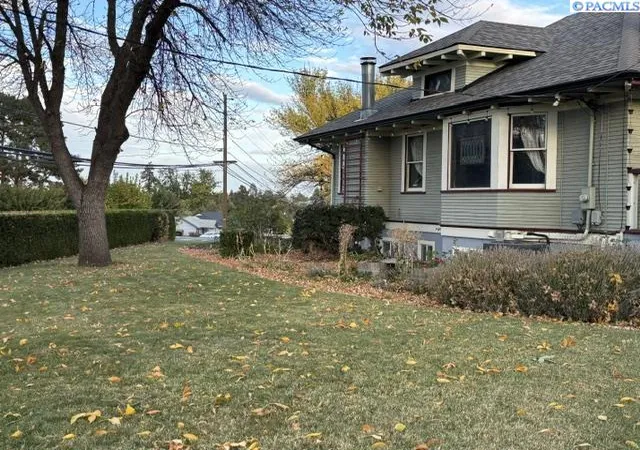 Photo 3 of Single family home for sale at 502 Ave H, Grandview, WA 98930 | MLS# PAC297142 | Listing updated on 2026-10-14