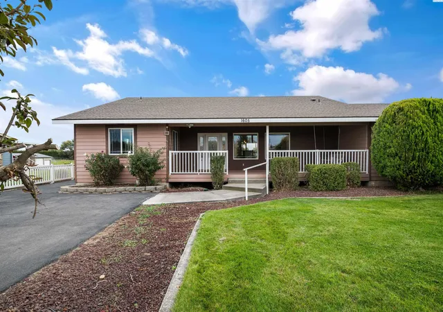 Photo 1 of Single family home for sale at 1605 Road 76, Pasco, WA 99301 | MLS# PAC297143 | Listing updated on 2026-10-17