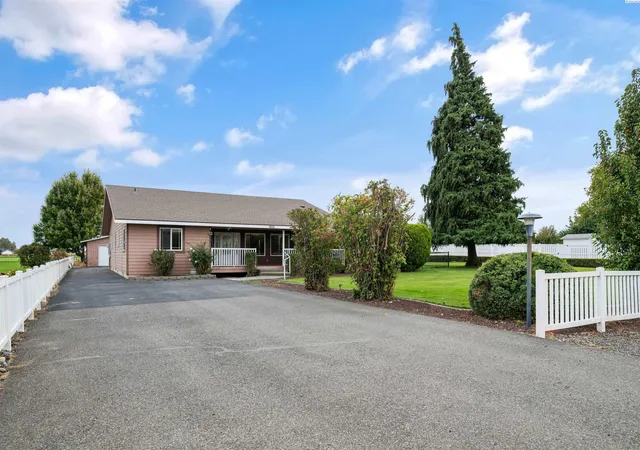 Photo 3 of Single family home for sale at 1605 Road 76, Pasco, WA 99301 | MLS# PAC297143 | Listing updated on 2026-10-17