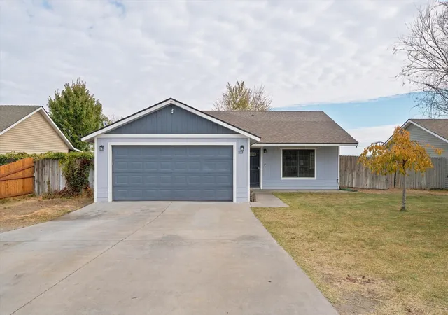 Photo 1 of Single family home for sale at 815 Madrona Ave, Pasco, WA 99301 | MLS# PAC297147 | Listing updated on 2026-10-14