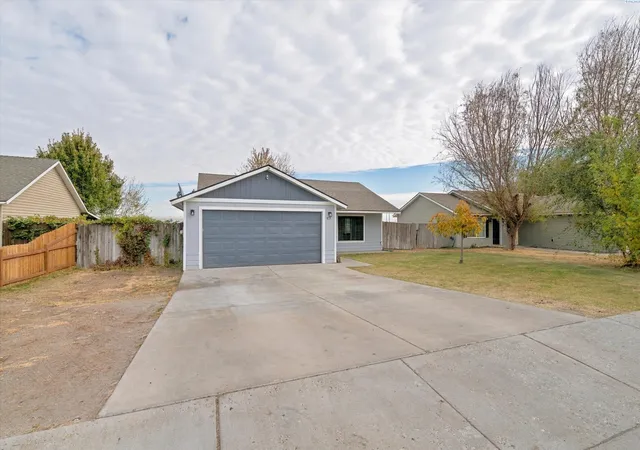 Photo 3 of Single family home for sale at 815 Madrona Ave, Pasco, WA 99301 | MLS# PAC297147 | Listing updated on 2026-10-14