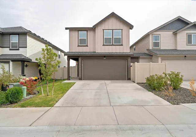 Photo 2 of Townhouse for sale at 725 S Yolo Pl, Kennewick, WA 99336 | MLS# PAC297148 | Listing updated on 2026-10-14
