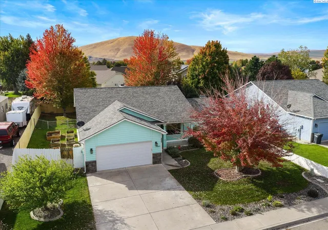 Single family home for sale at 5401 Seahawk Dr, West Richland, WA 99353 | MLS# PAC297159