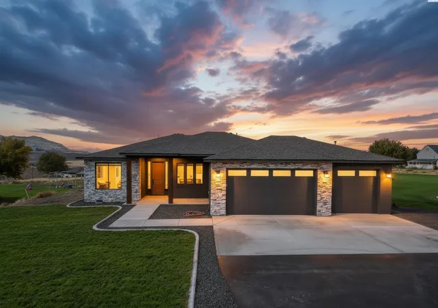 Single family home for sale at 43860 N Whan Rd, Benton City, WA 99320 | MLS# PAC297163
