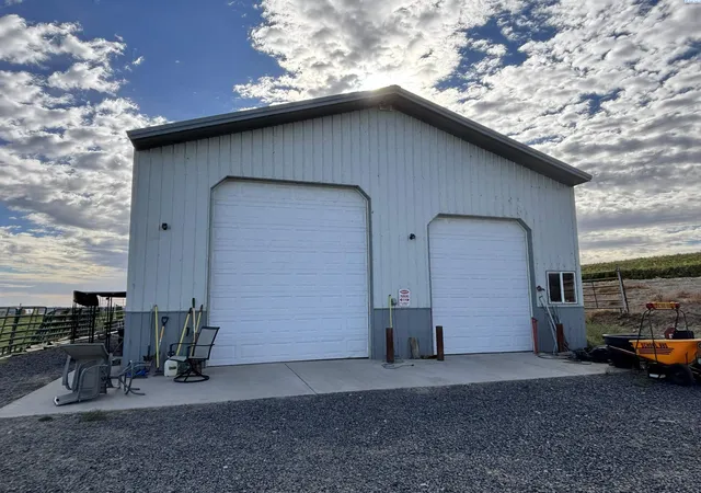 Photo 3 of Manufactured home for sale at 1071 Basin Hl Rd, Mesa, WA 99343 | MLS# PAC297166 | Listing updated on 2026-10-15