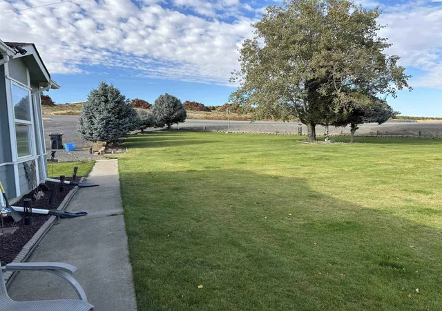 Photo 4 of Manufactured home for sale at 1071 Basin Hl Rd, Mesa, WA 99343 | MLS# PAC297166 | Listing updated on 2026-10-15