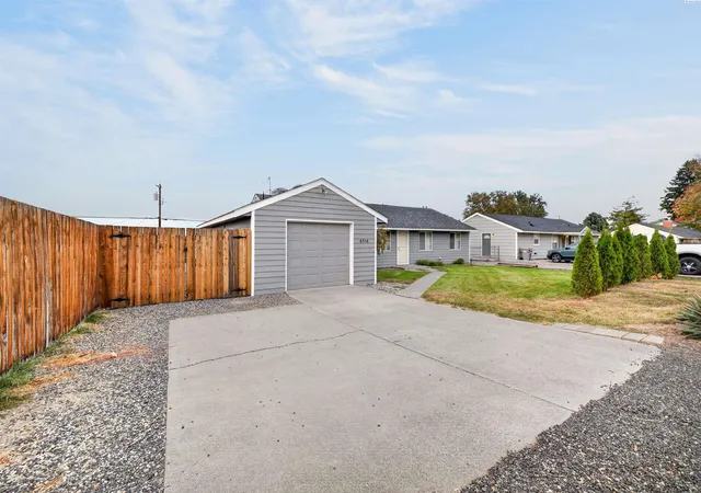 Photo 2 of Single family home for sale at 6316 W Yellowstone Ave, Kennewick, WA 99336 | MLS# PAC297172 | Listing updated on 2026-10-15