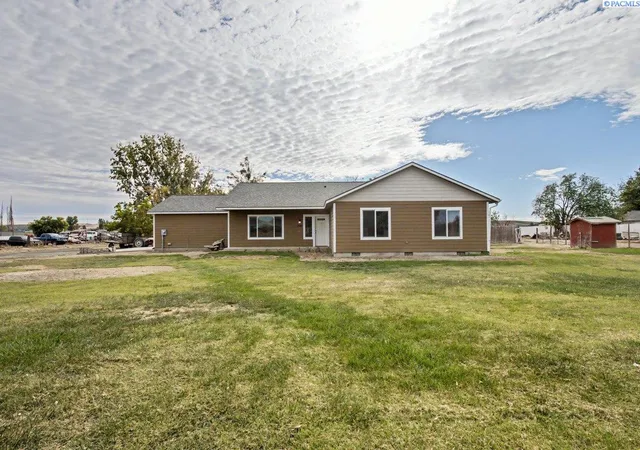 Photo 3 of Single family home for sale at 2680 Van Belle Rd, Outlook, WA 98938 | MLS# PAC297175 | Listing updated on 2026-10-15